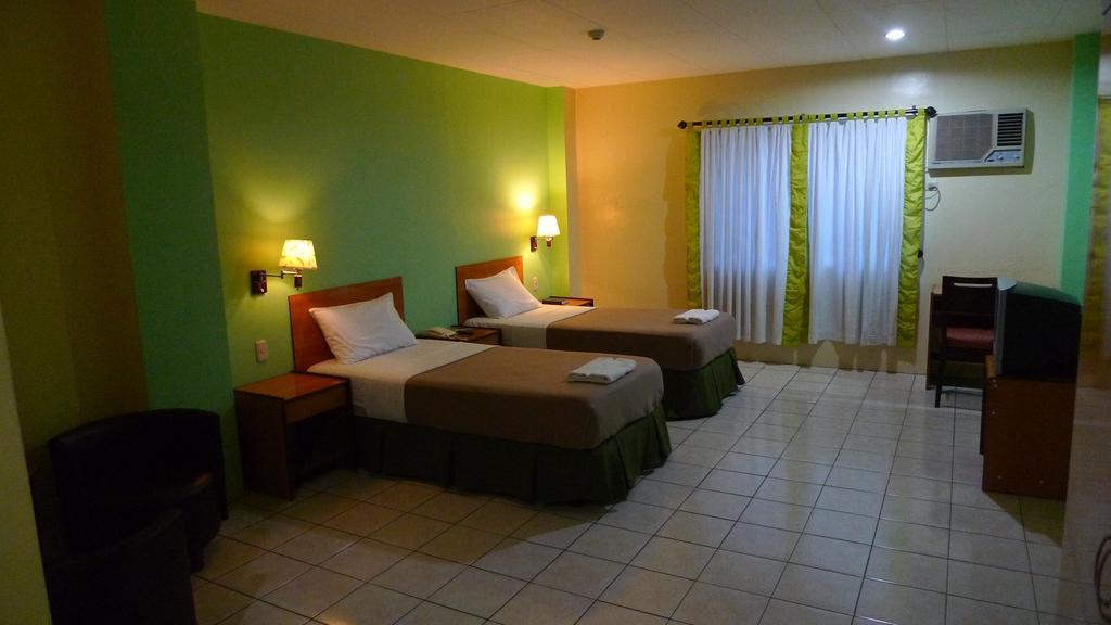 Sequoia Inn Davao Room photo