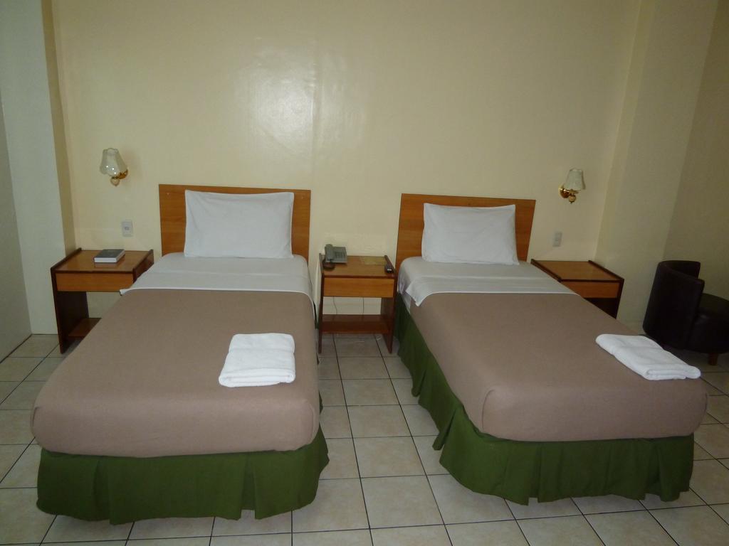 Sequoia Inn Davao Room photo