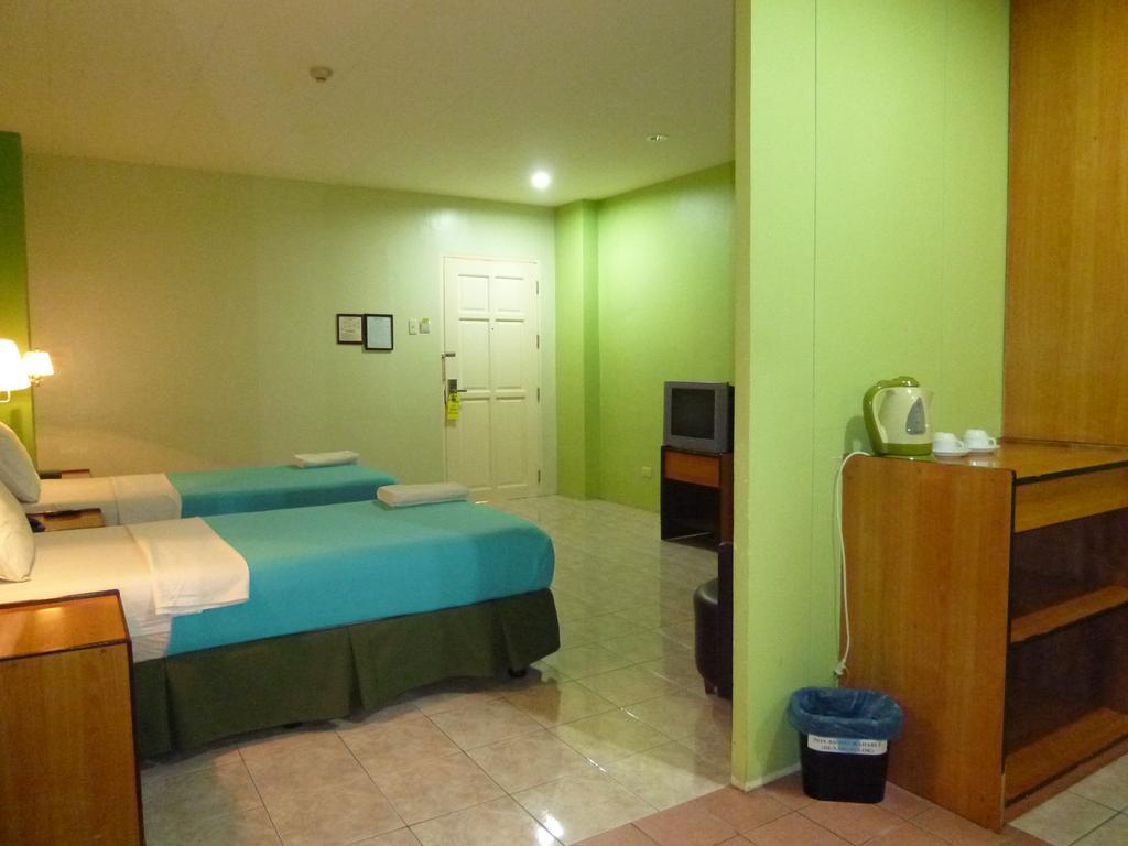 Sequoia Inn Davao Room photo
