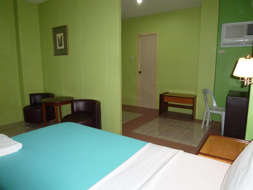 Sequoia Inn Davao Room photo