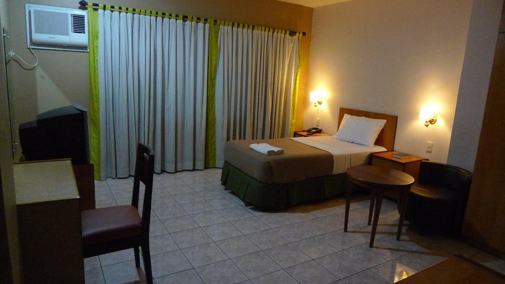 Sequoia Inn Davao Room photo