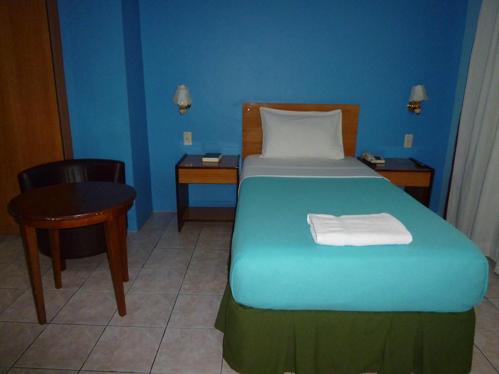 Sequoia Inn Davao Room photo
